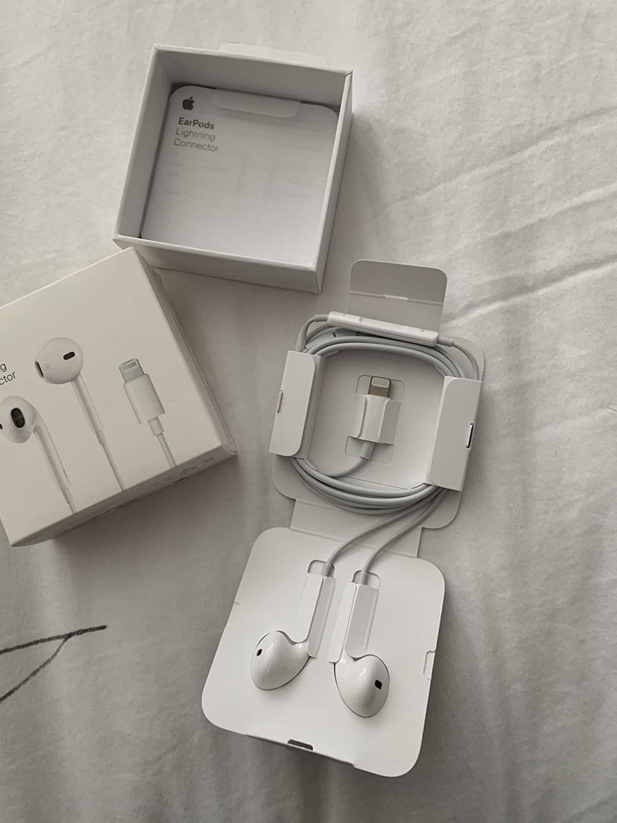 APPLE WHITE WIRED HEADPHONES