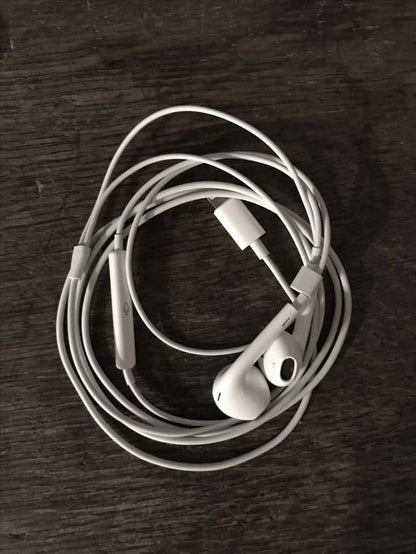 APPLE WHITE WIRED HEADPHONES