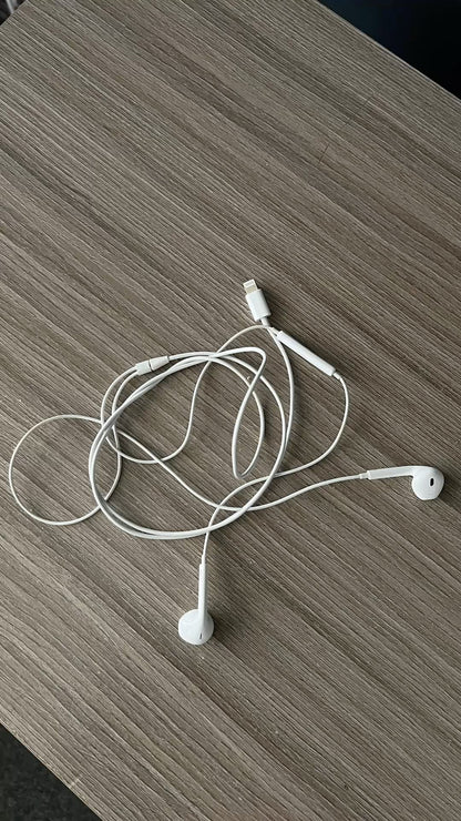 APPLE WHITE WIRED HEADPHONES